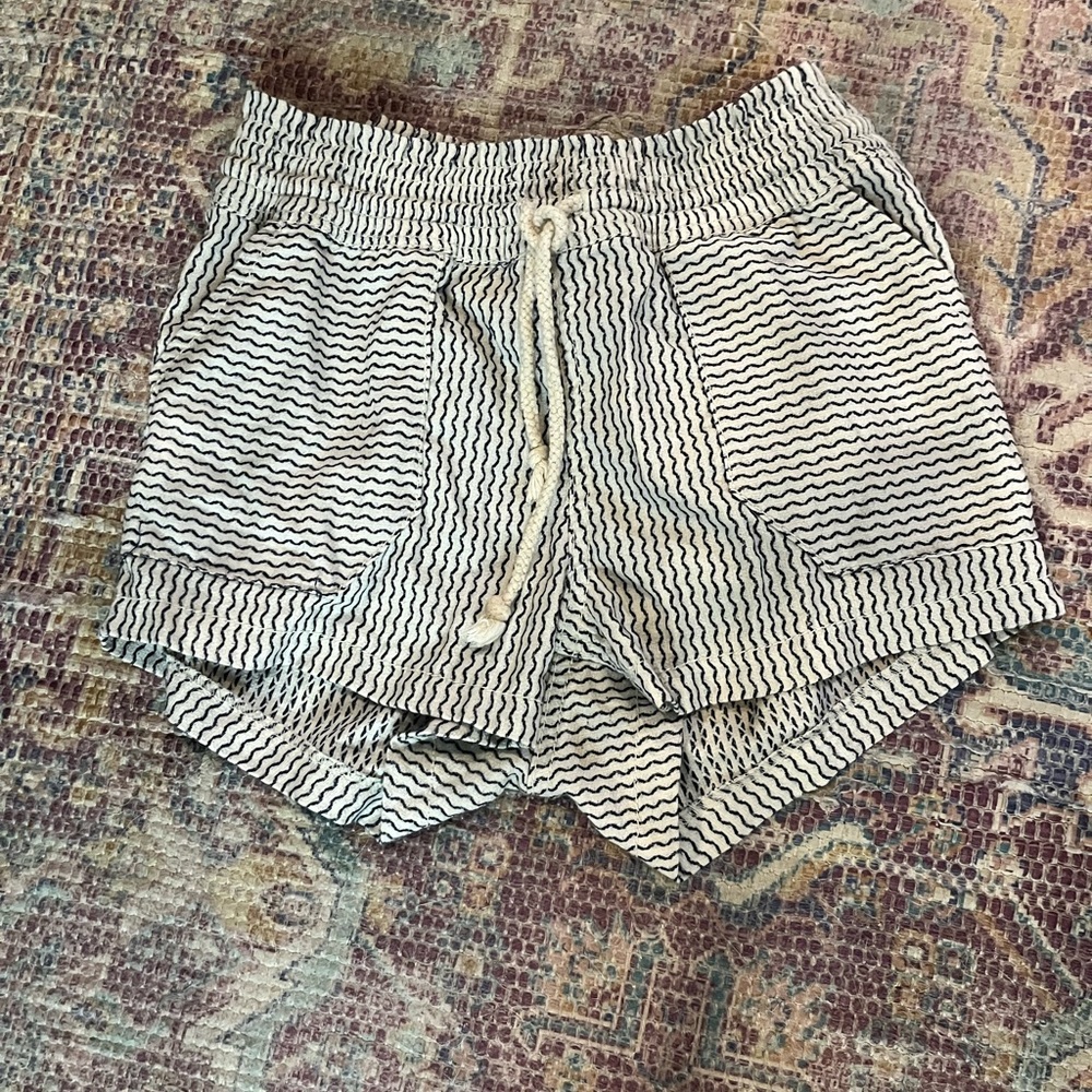 Wave Pattern Athletic Shorts